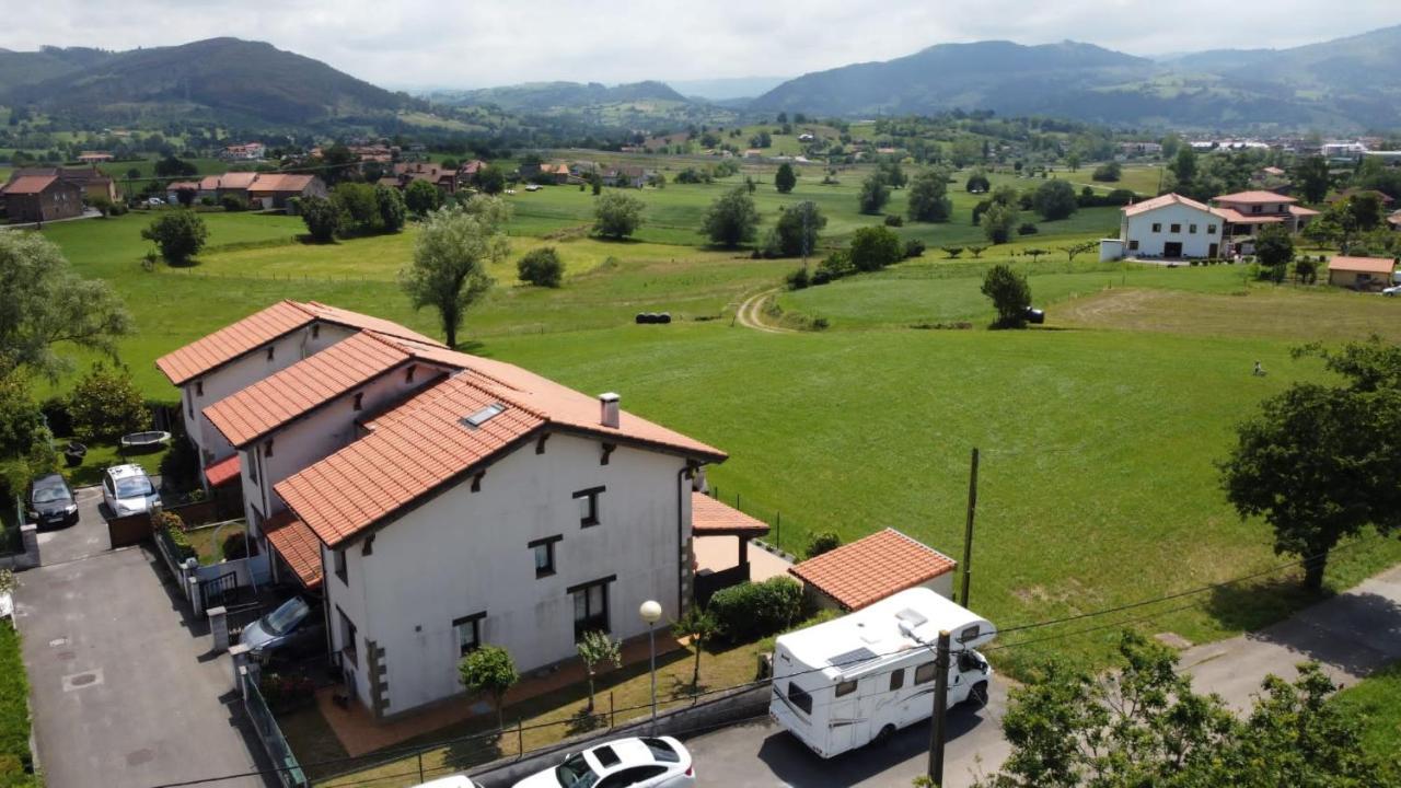 Villa Casa En Sobarzo, Junto Al Parque De Cabarceno Exterior foto